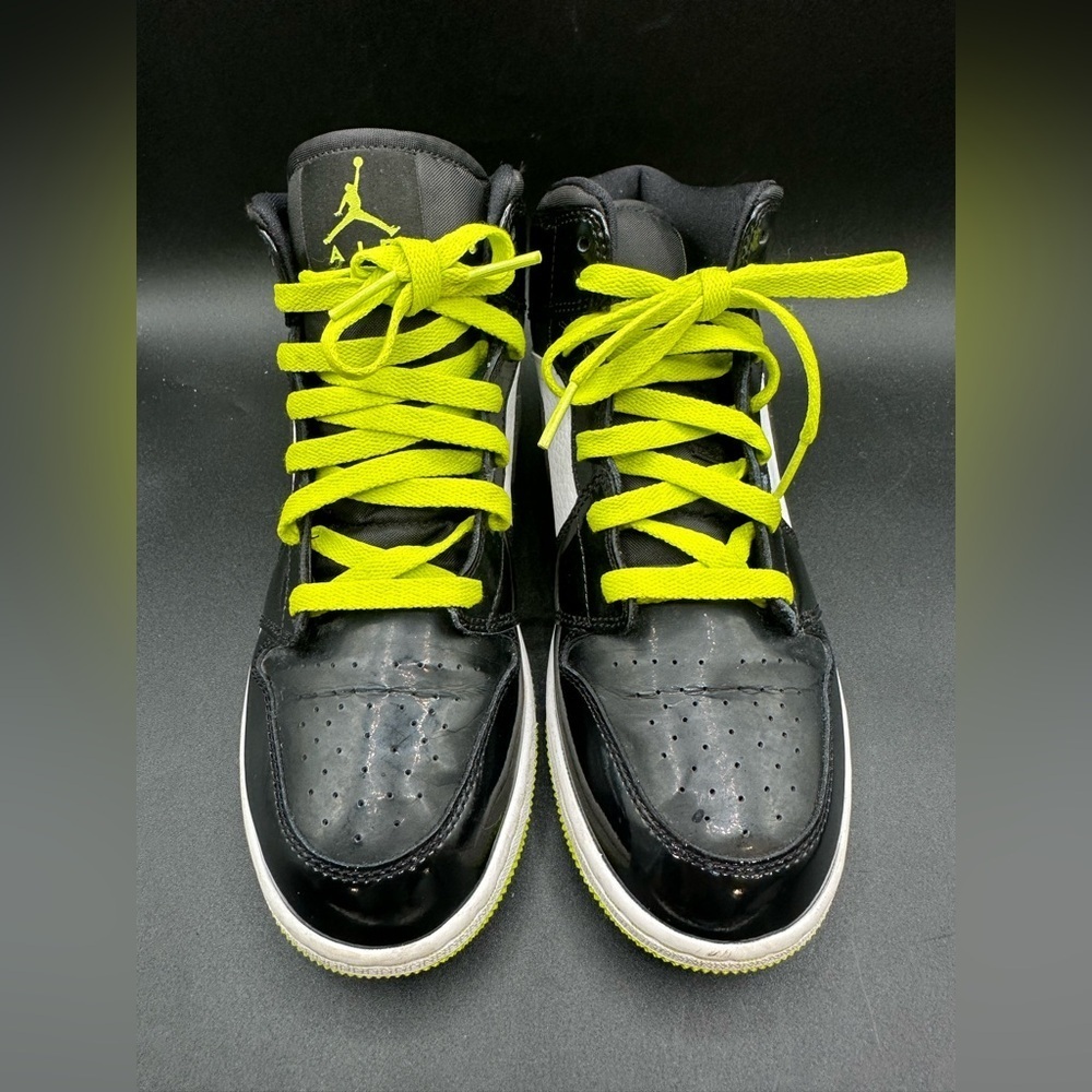 Nike Air Jordan 1 Mid SE (GS) Black Cyber BQ6931-003 Size 7Y - Picture 2 of 6